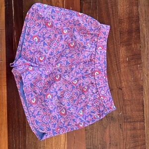 Girls’ Vineyard Vines cotton shorts! Size Large (14)